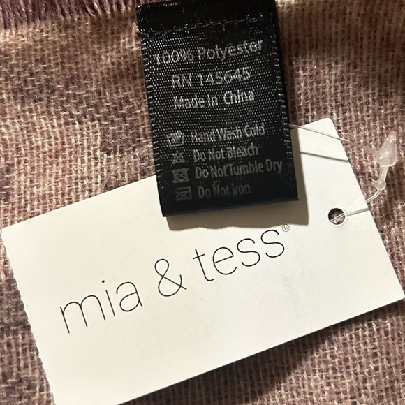 MIA & TESS Gray  Lilac Scarf 28/72" Fringe Shawl  Brand New - Picture 5 of 6